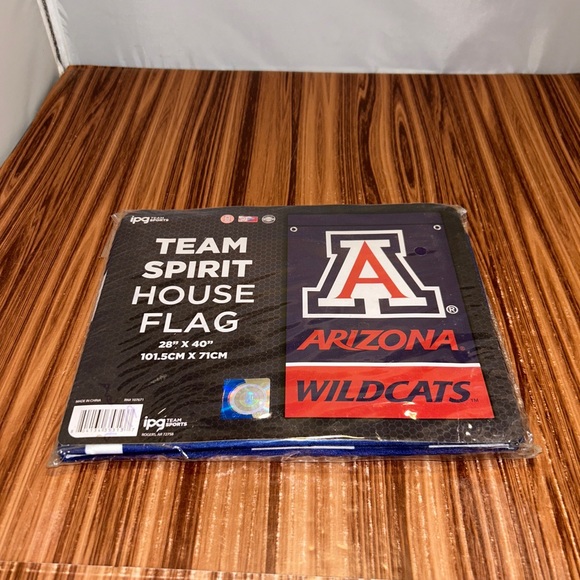ARIZONA WILDCATS Team Spirit House Flag ~ NCAA Licensed Hologram ~ 28" x 40" NIP - Picture 4 of 10